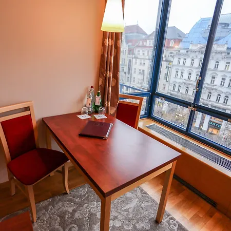 Ea Julis 4* Praga
