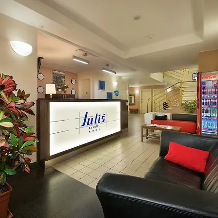 Ea Julis