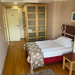 إي أيه جولس 4* براغ