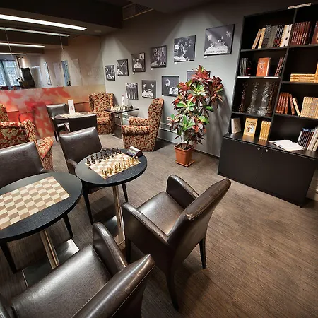 Ea Julis Hotel 4*