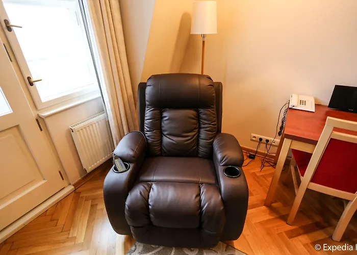 Ea Julis Prag