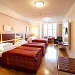 Ea Julis Hotell 4*