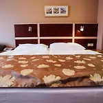 Hotell Ea Julis 4*