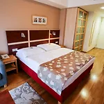 Hotell Ea Julis