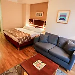 Hotell Ea Julis 4*
