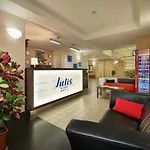 Ea Julis
