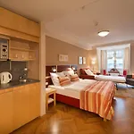 Ea Julis Prag