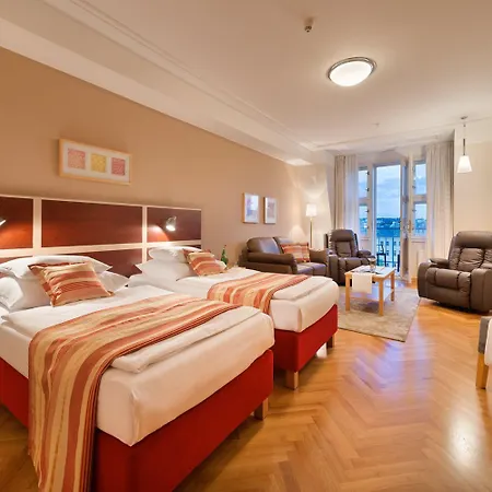 Hotell Ea Julis 4*