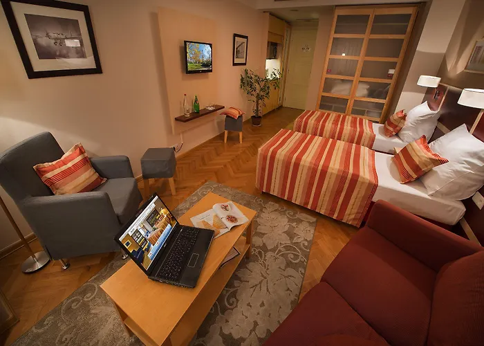 Ea Julis Hotel