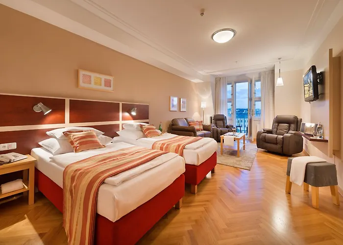 Hotel Ea Julis 4*